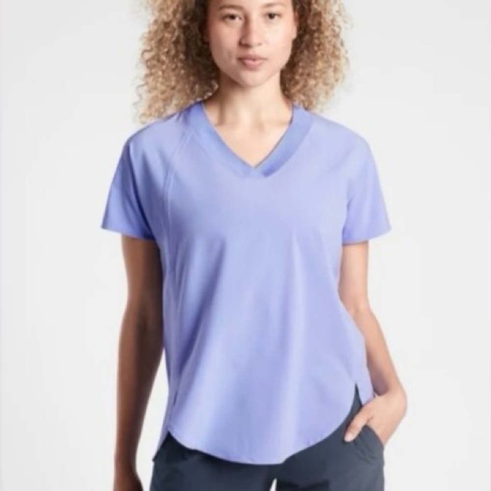 Women's athleta zephyr v-neck T-shirt in periwinkle